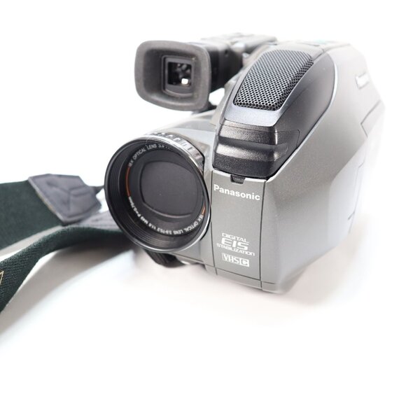 Panasonic PV-L580D Compact VHS/VHS-C Palmcorder 150x Digital‎ Camcorder Tested - Picture 8 of 9